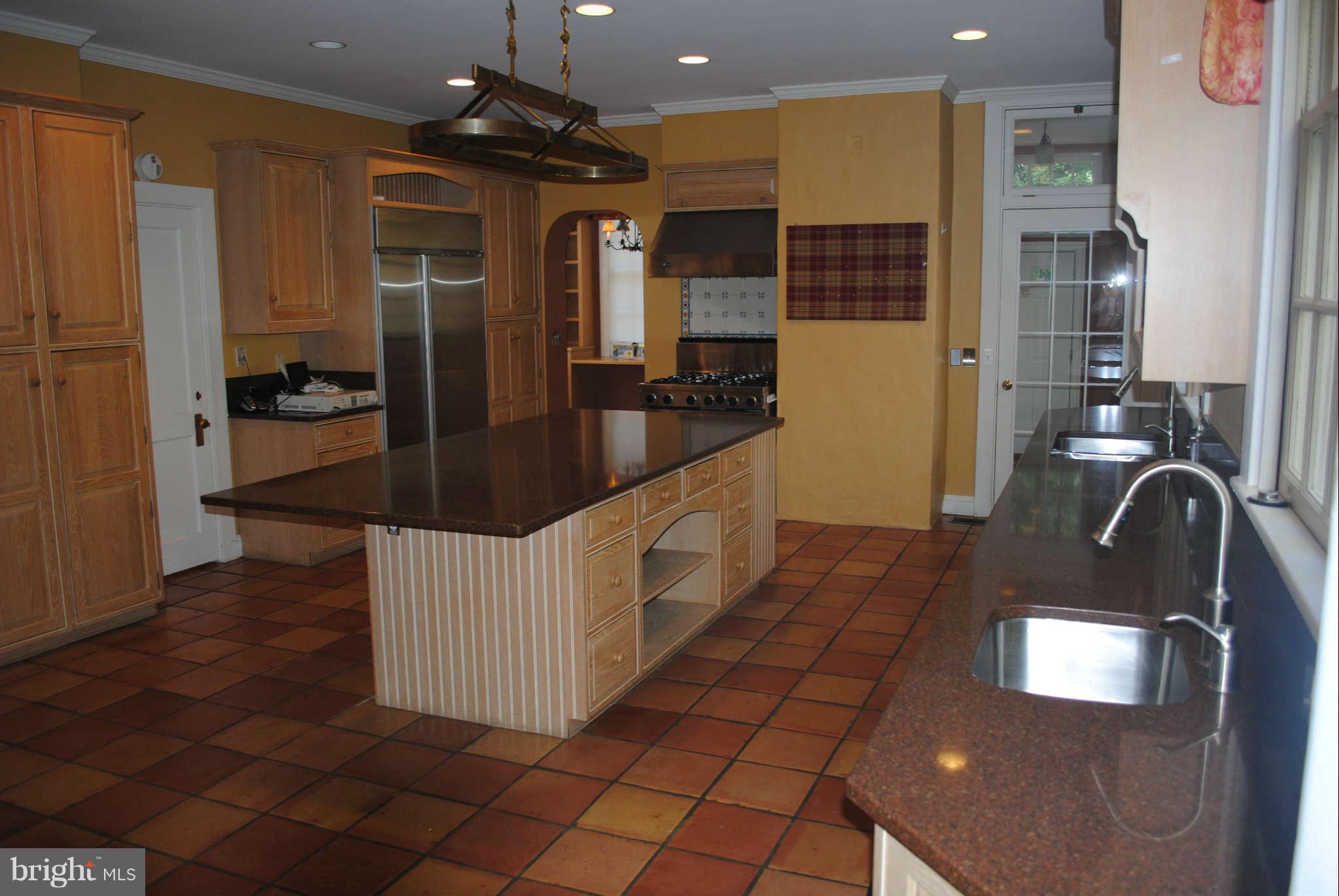 12 East Bishops Road Baltimore, MD 21218 - Photo 3 of 6 Kitchen