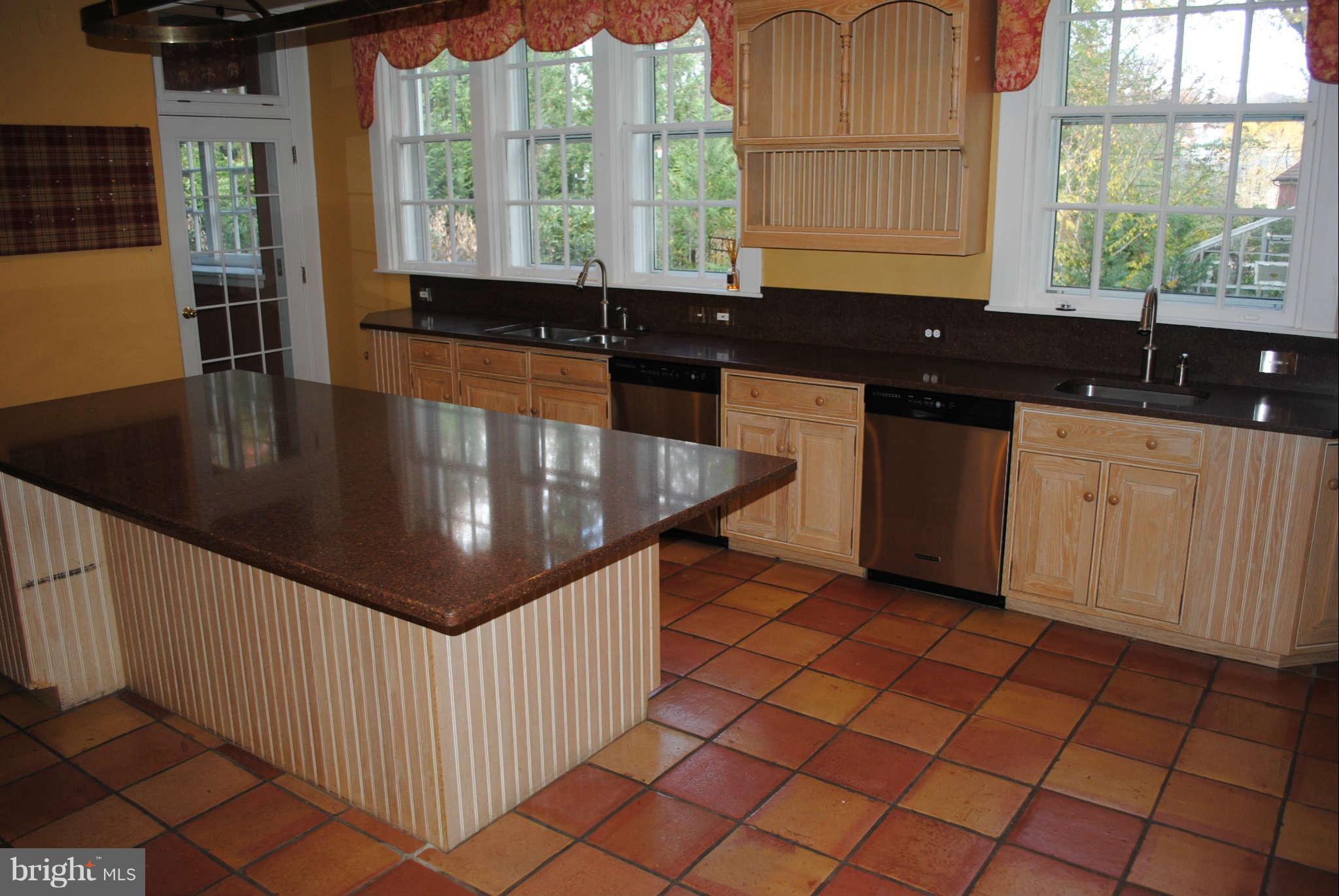 12 East Bishops Road Baltimore, MD 21218 - Photo 4 of 6 Kitchen