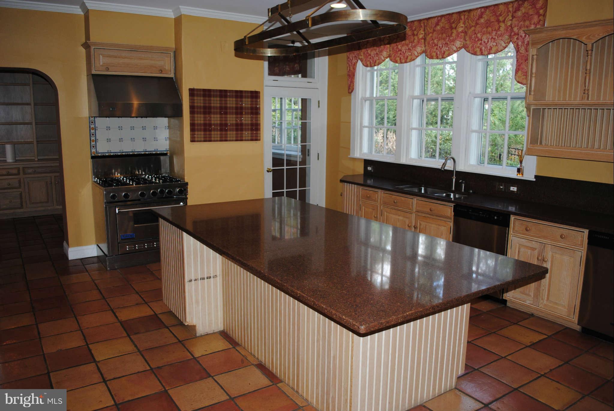 12 East Bishops Road Baltimore, MD 21218 - Photo 5 of 6 Kitchen