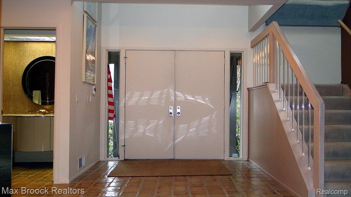 4786 Pickering Road Bloomfield Hills, MI 48301 - Photo 3 of 25 Foyer 15 by 9