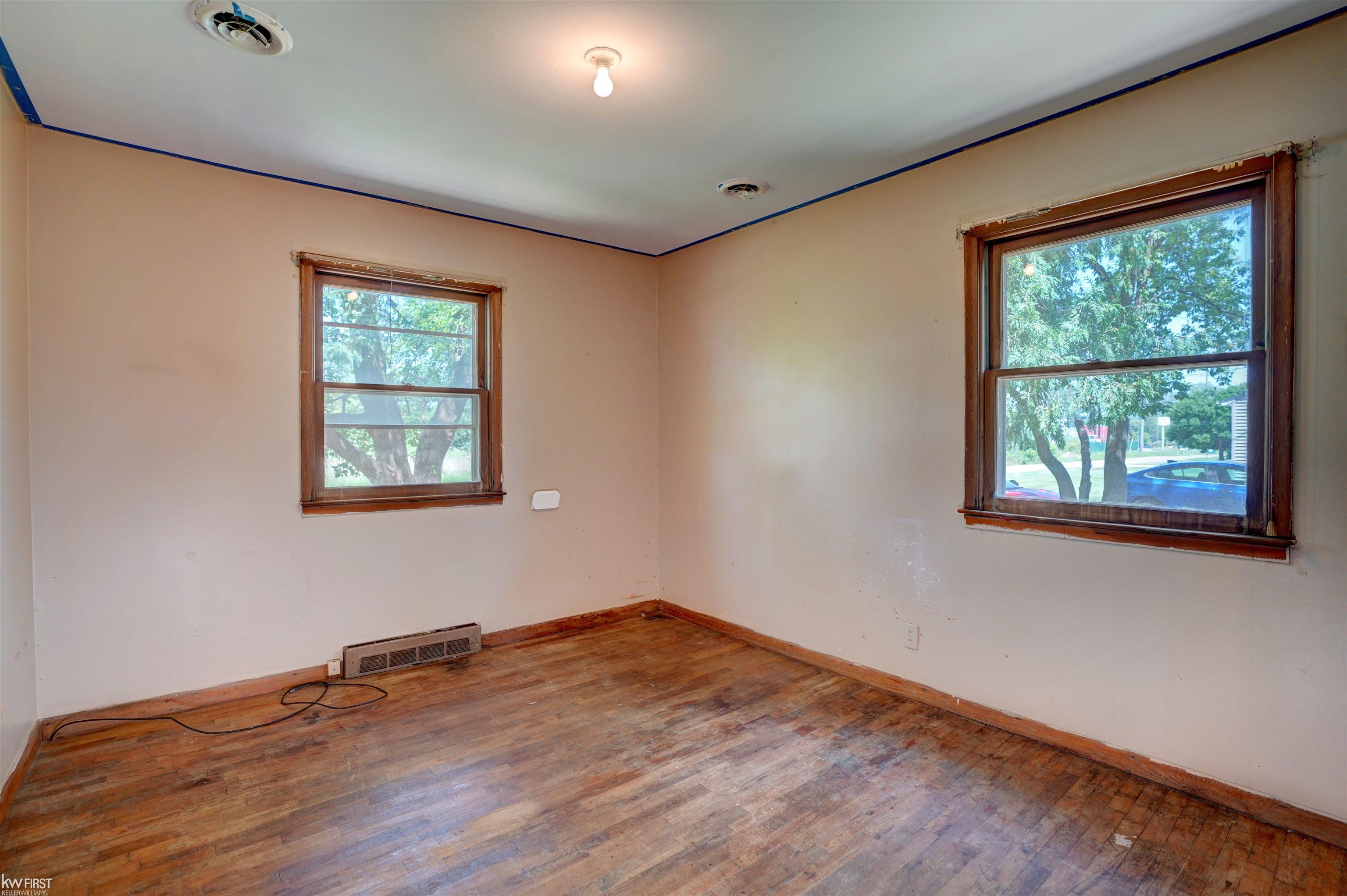 3702 Ralph Street Flint, MI 48506 - Photo 22 of 27 50150883-4104fd29-84e6-4360-9fcc-6465bd44ac42.JPG