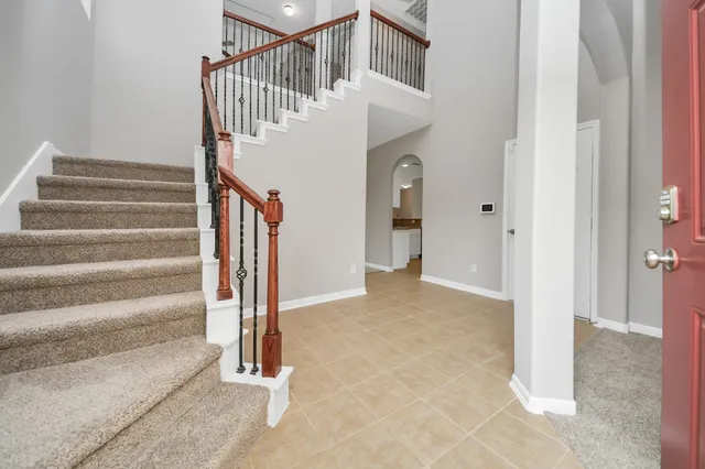 a view of entryway and hall