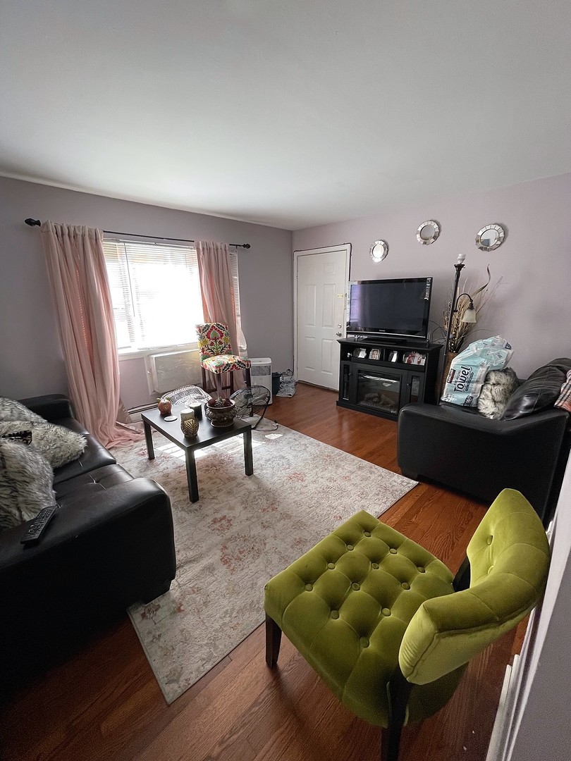 7240 Park Avenue Summit, IL 60501 - Photo 2 of 12 a living room with furniture fireplace and window