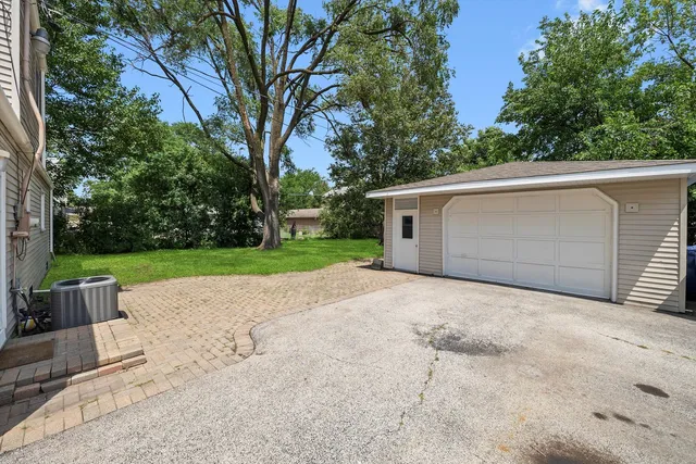 $300,000 | 9417 South 78th Avenue, Hickory Hills, IL 60457
