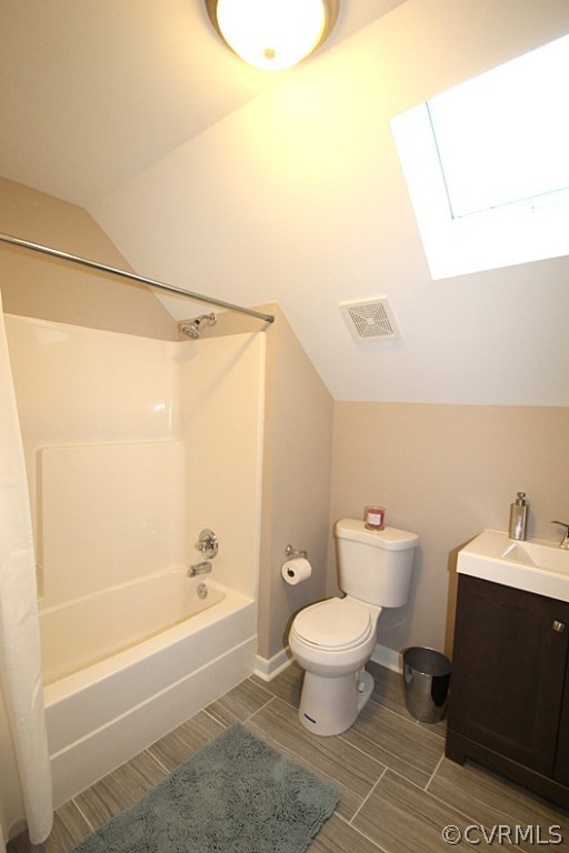 2809 Banbury Road Chester, VA 23831 - Photo 33 of 47 a bathroom with a toilet and a bathtub