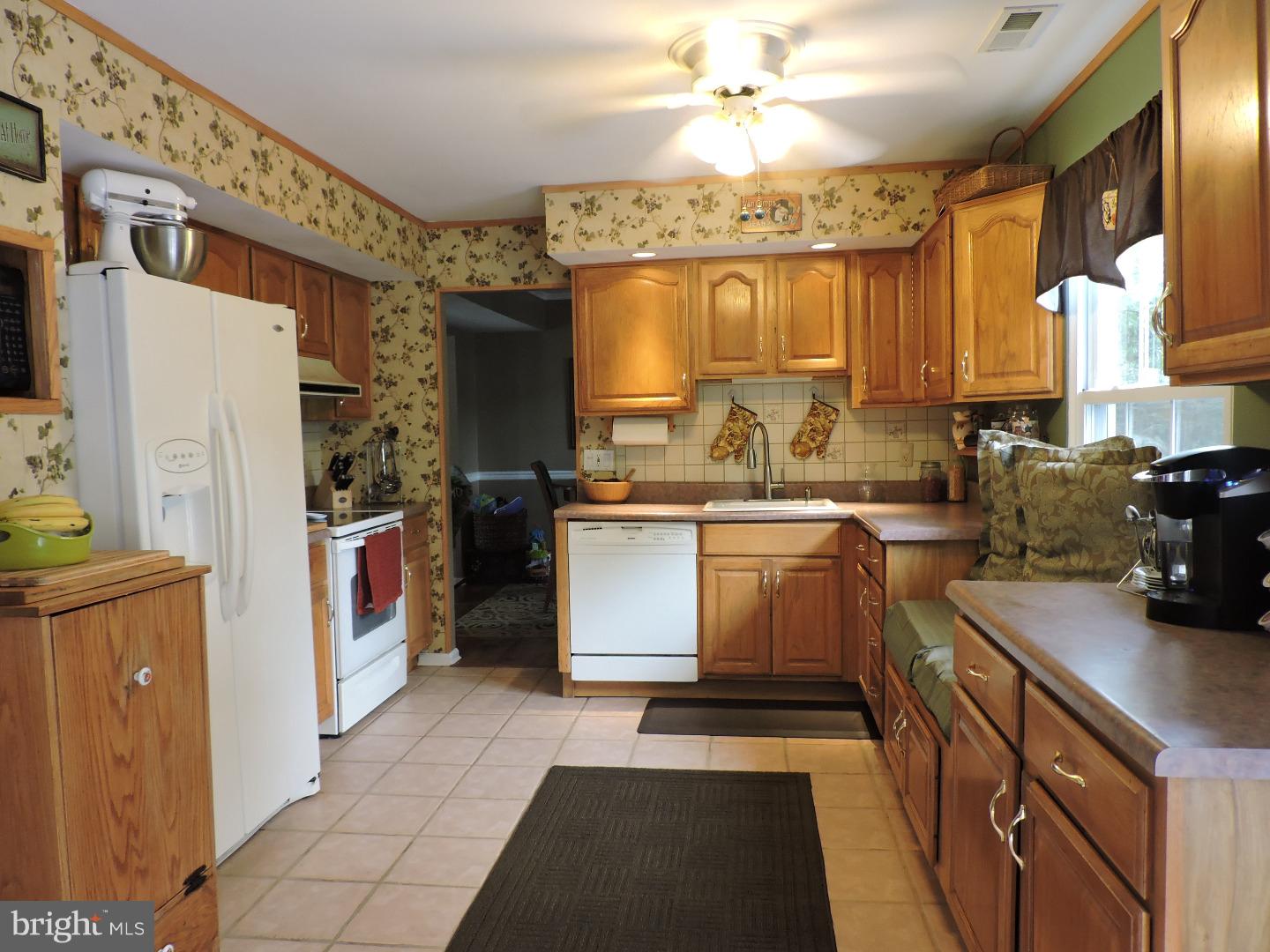 8 Glascow Road Westampton, NJ 08060 - Photo 4 of 18 Kitchen