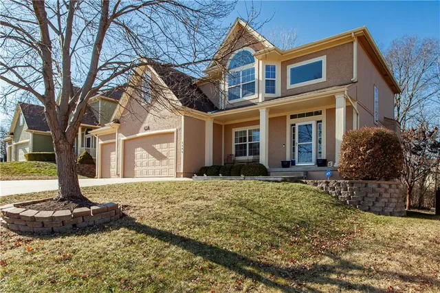 $475,000 | 1404 Northeast Whitestone Drive, Lee's Summit, MO 64086