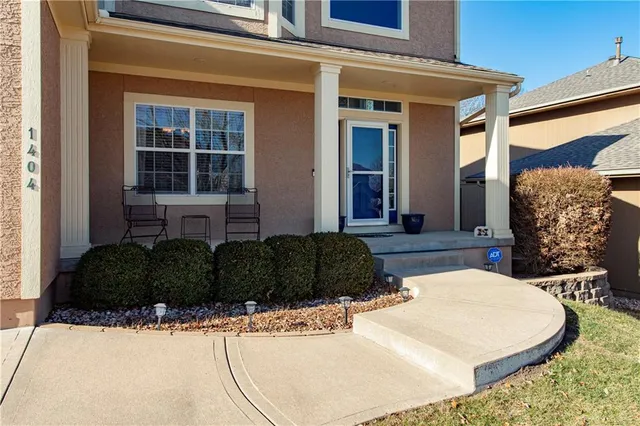$475,000 | 1404 Northeast Whitestone Drive, Lee's Summit, MO 64086