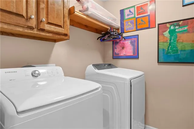 $475,000 | 1404 Northeast Whitestone Drive, Lee's Summit, MO 64086