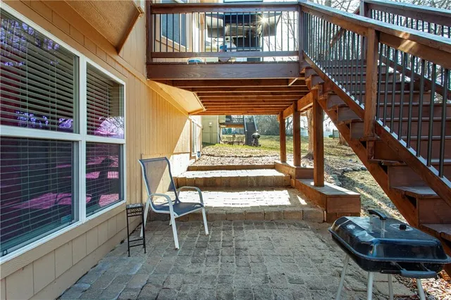 $475,000 | 1404 Northeast Whitestone Drive, Lee's Summit, MO 64086