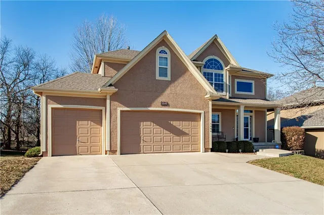 $475,000 | 1404 Northeast Whitestone Drive, Lee's Summit, MO 64086