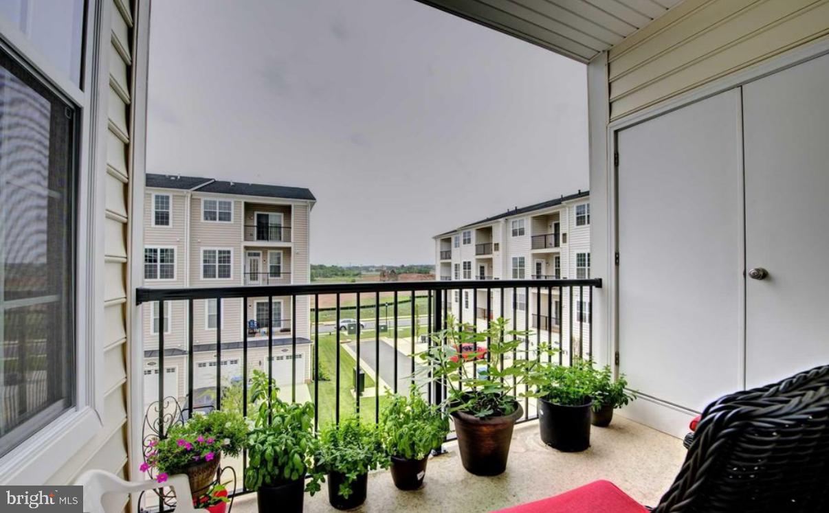 23479 Buckland Farm Terrace Ashburn, VA 20148 - Photo 2 of 17 a view of balcony with furniture