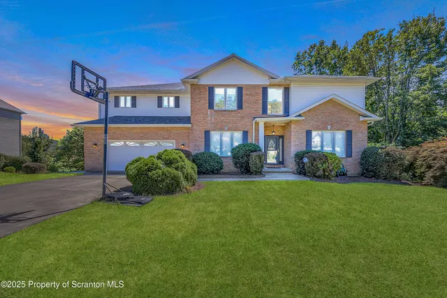 $599,000 | 125 Hyland Hill Drive, Archbald, PA 18403