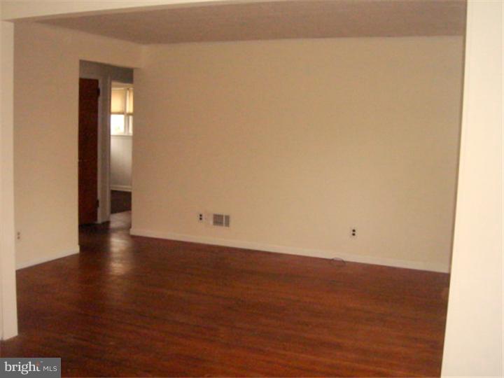 207 Wykagyl Road Somerdale, NJ 08083 - Photo 5 of 18 Living Room
