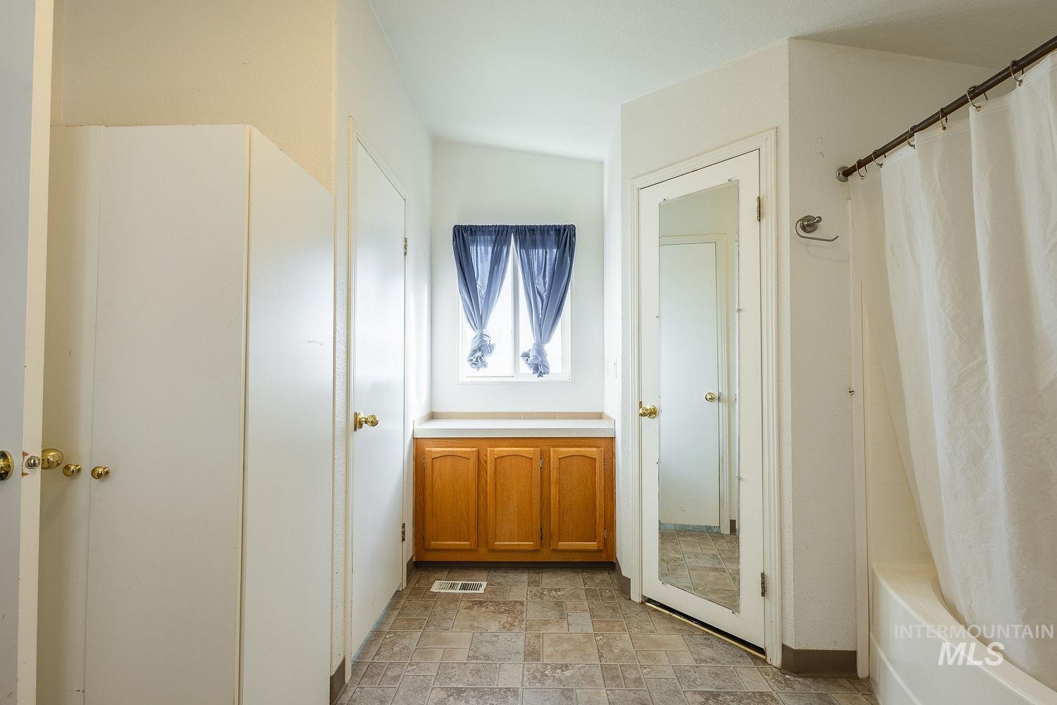 4119 Ashton Avenue Caldwell, ID 83607 - Photo 31 of 50 Bathroom featuring stone finish flooring and shower / bath combo