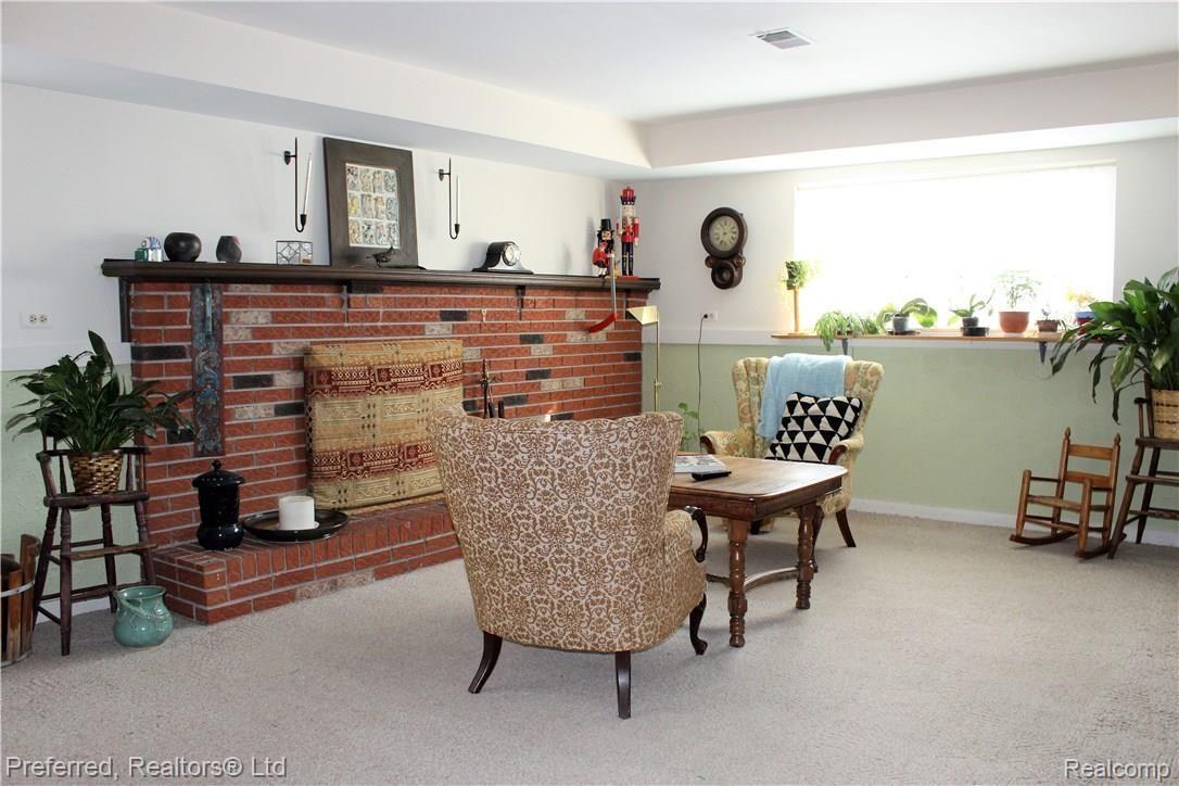 42949 Arlington Road Canton, MI 48187 - Photo 20 of 26 Family Fireplace.JPG