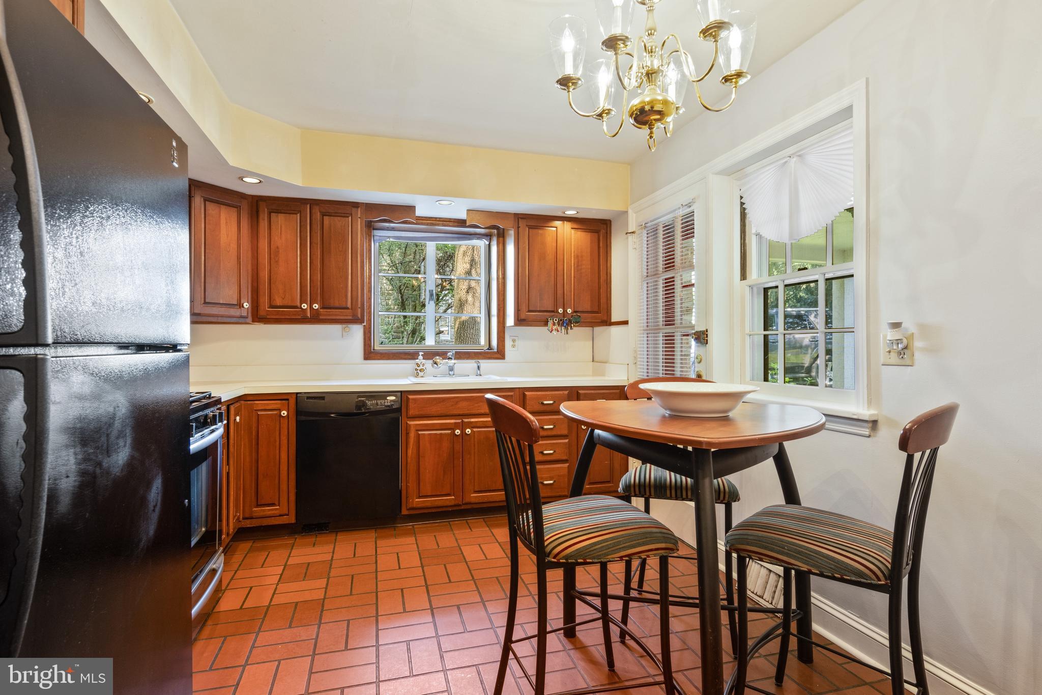 3915 Netherfield Road Philadelphia, PA 19129 - Photo 11 of 28 Kitchen adjacent to Dining Room