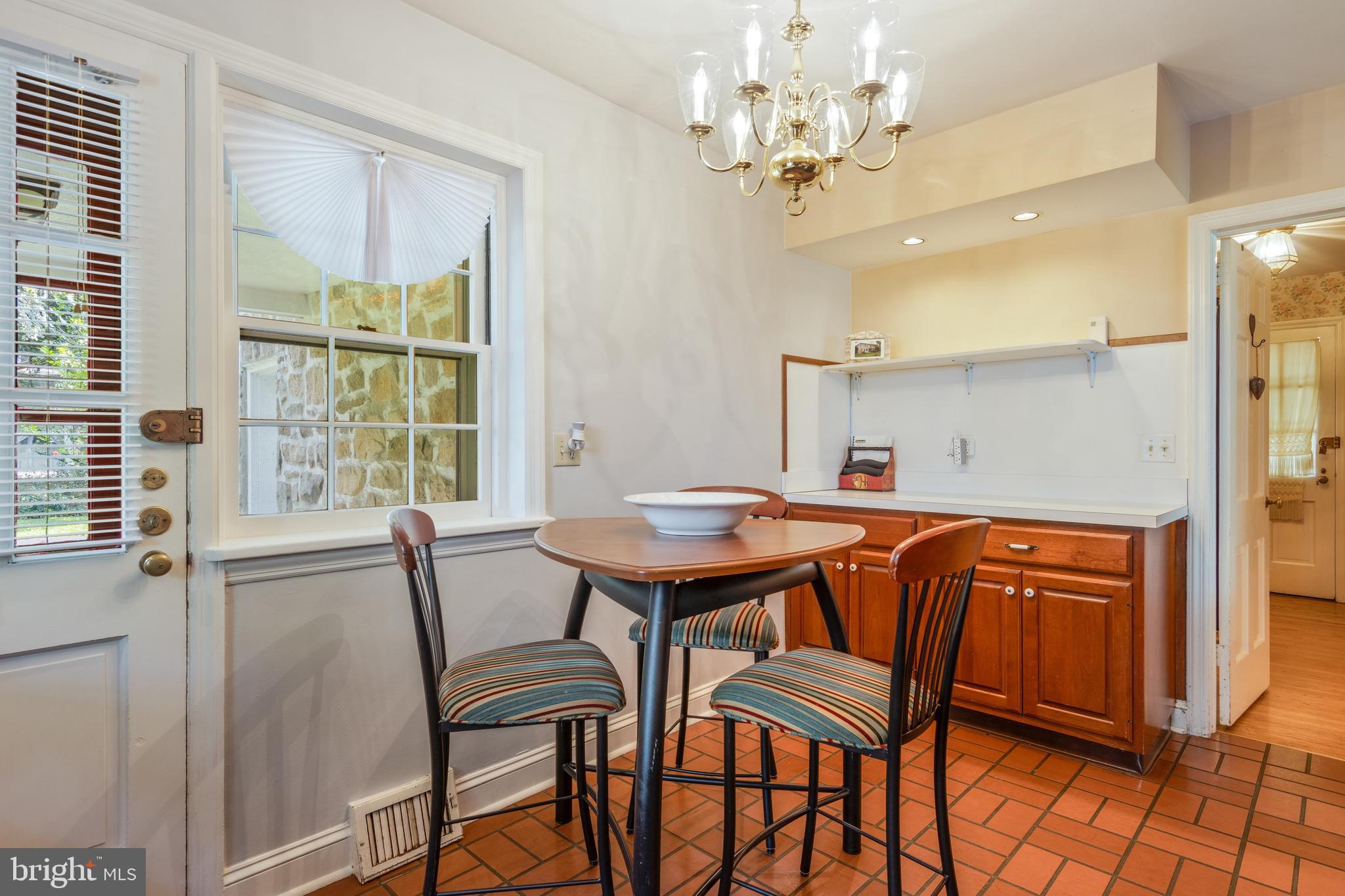 3915 Netherfield Road Philadelphia, PA 19129 - Photo 13 of 28 Eat-in Kitchen with door to back porch