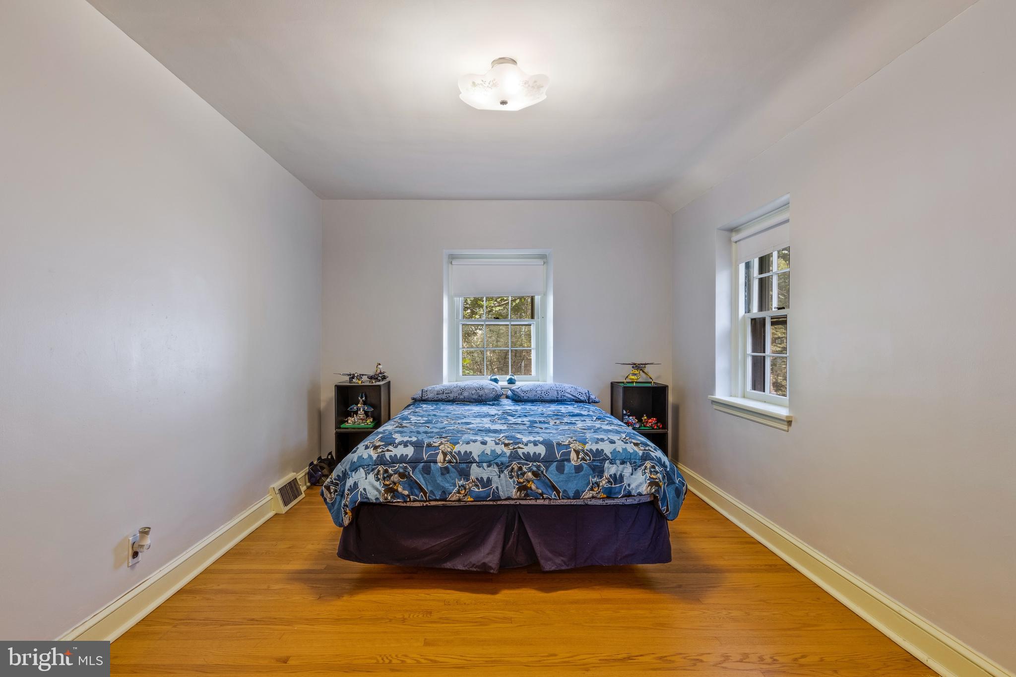 3915 Netherfield Road Philadelphia, PA 19129 - Photo 21 of 28 3rd Bedroom (middle)