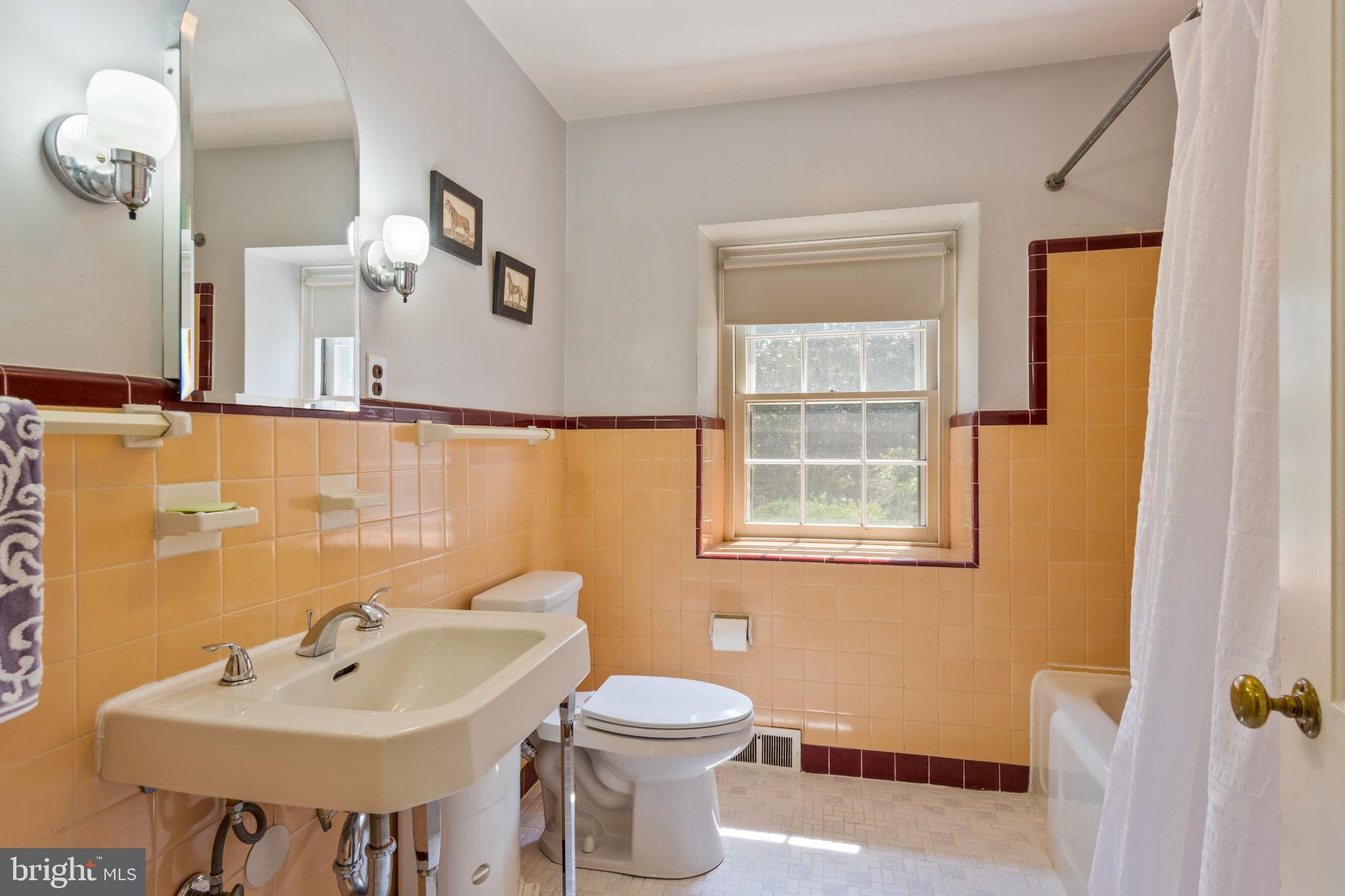 3915 Netherfield Road Philadelphia, PA 19129 - Photo 24 of 28 Hall Bath