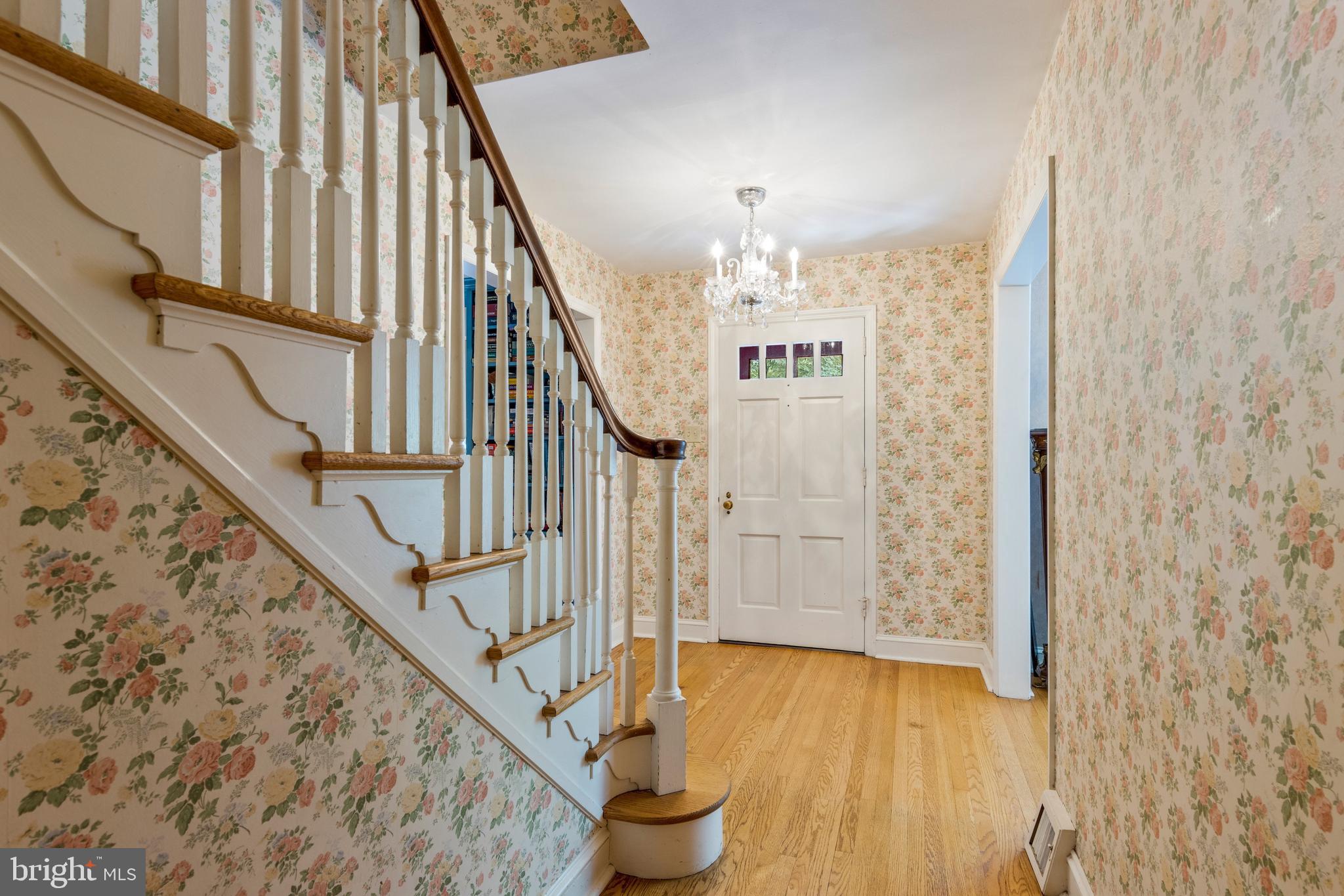 3915 Netherfield Road Philadelphia, PA 19129 - Photo 4 of 28 Center Entrance Foyer