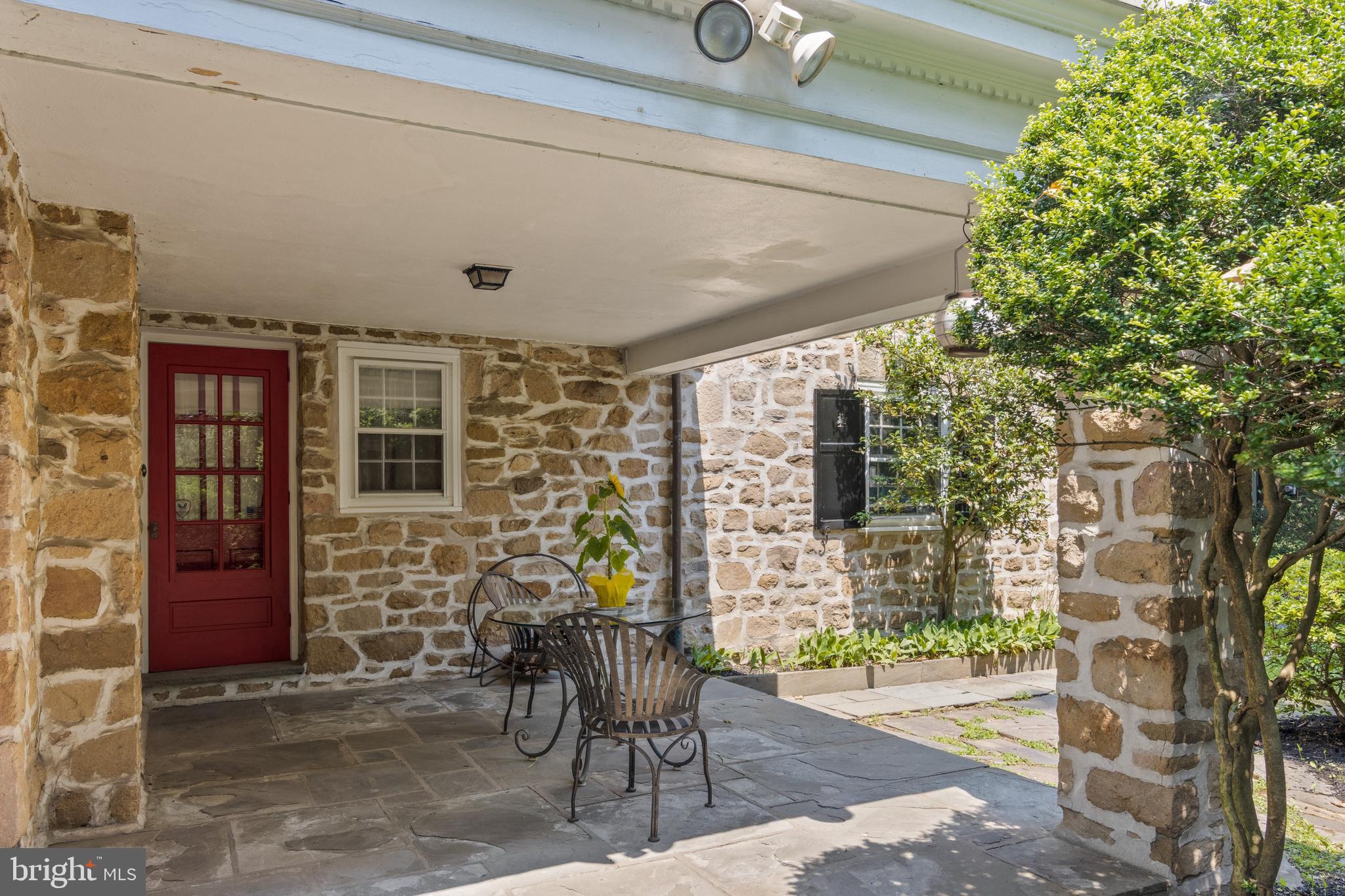 3915 Netherfield Road Philadelphia, PA 19129 - Photo 7 of 28 Private side covered porch