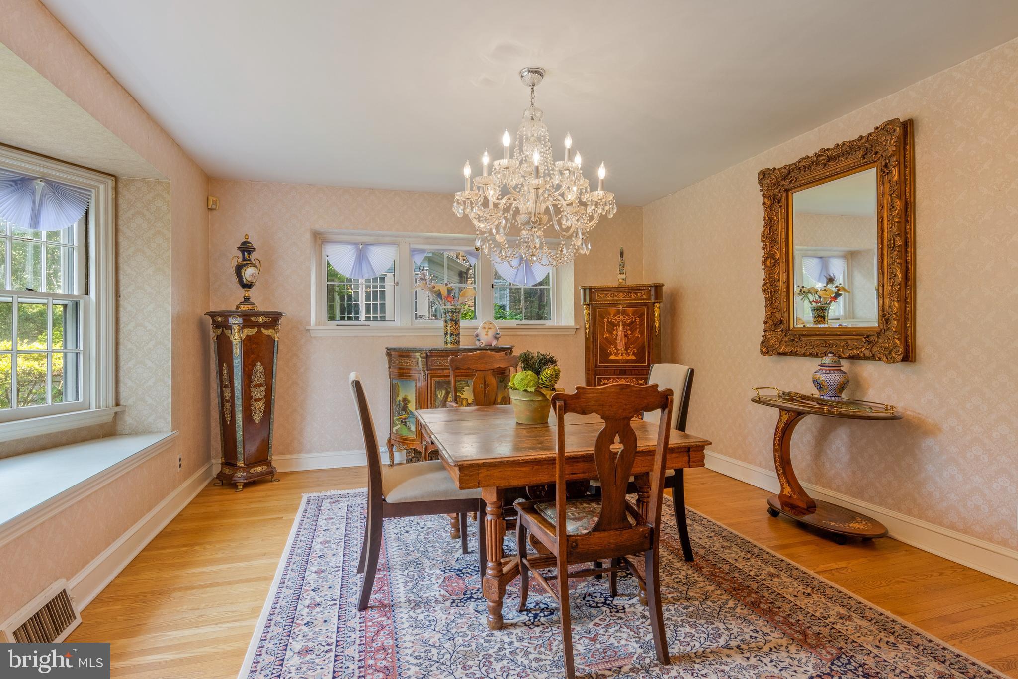 3915 Netherfield Road Philadelphia, PA 19129 - Photo 9 of 28 Light-filled Dining Room