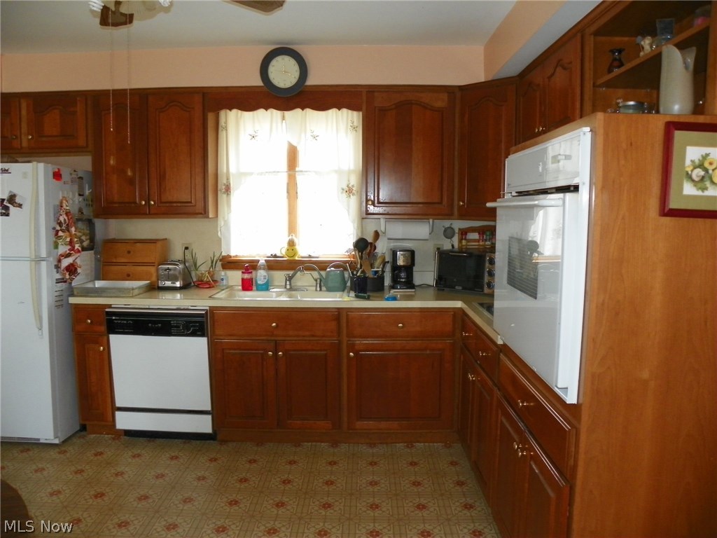 7750 Royal Ridge Drive Parma, OH 44129 - Photo 5 of 28