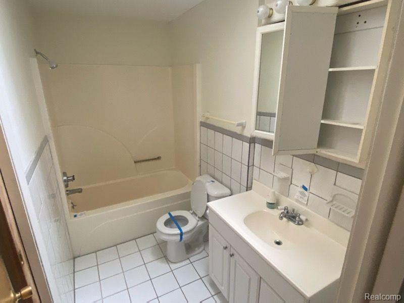 12037 Davison Road Davison, MI 48423 - Photo 20 of 32