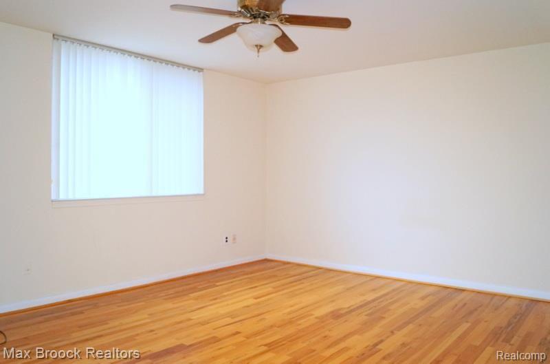 4045 West Maple Road, Unit 203 Bloomfield Hills, MI 48301 - Photo 10 of 25 09.jpg