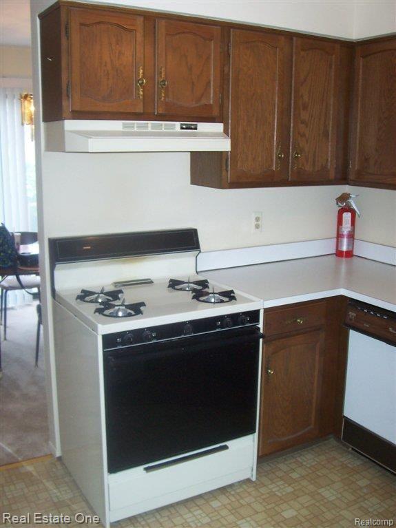 1966 Pondview Court, Unit 126 Rochester, MI 48309 - Photo 8 of 19 All Appliances Included