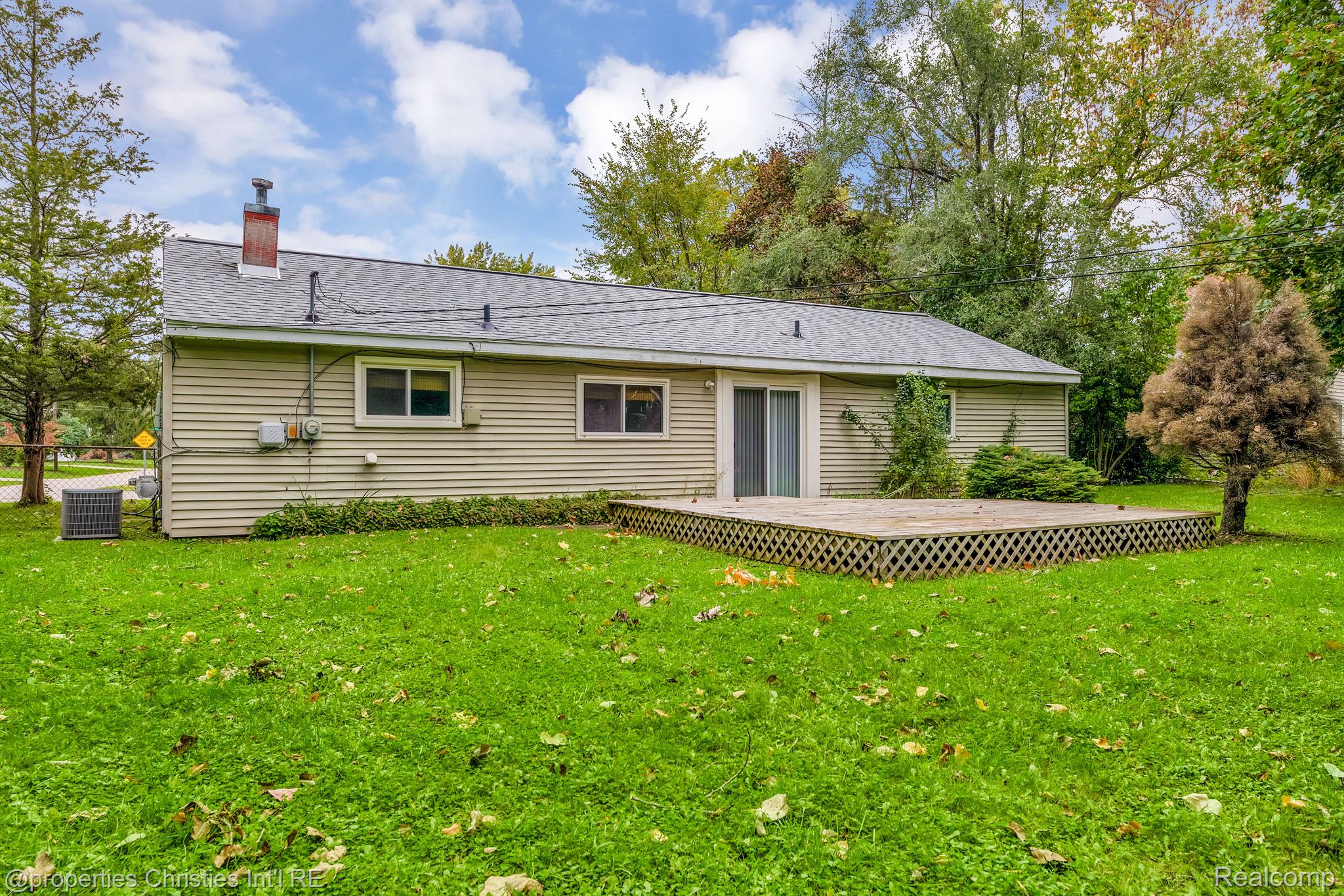 6433 Hermana Road West Bloomfield, MI 48324 - Photo 19 of 22 .36 acrea