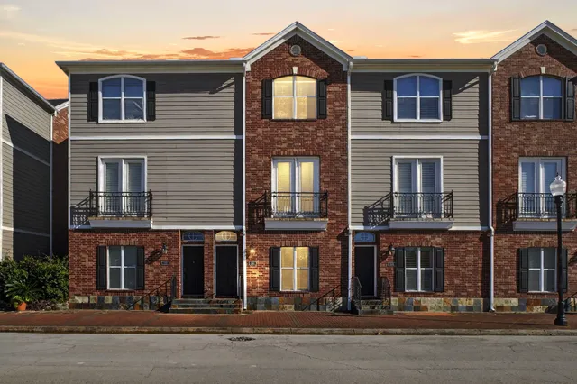 $200,000 | 320 Cathedral Square, Beaumont, TX 77701