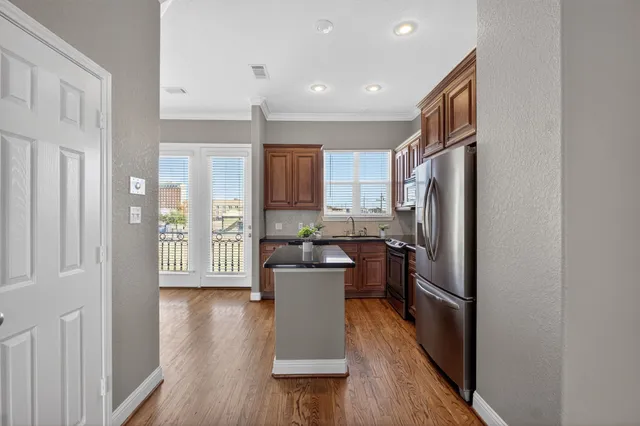 $200,000 | 320 Cathedral Square, Beaumont, TX 77701