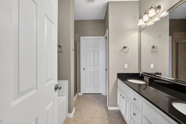 $200,000 | 320 Cathedral Square, Beaumont, TX 77701