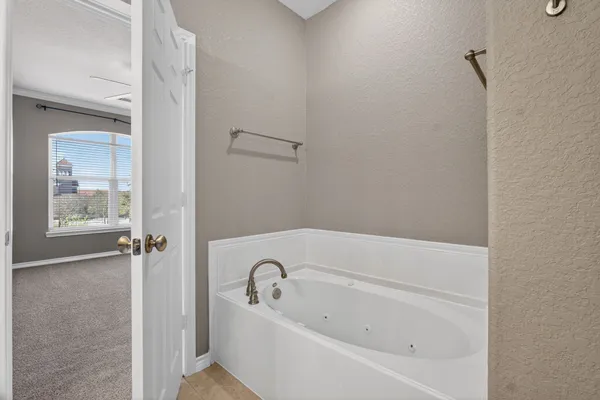 $200,000 | 320 Cathedral Square, Beaumont, TX 77701