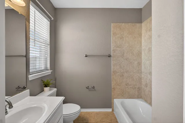 $200,000 | 320 Cathedral Square, Beaumont, TX 77701