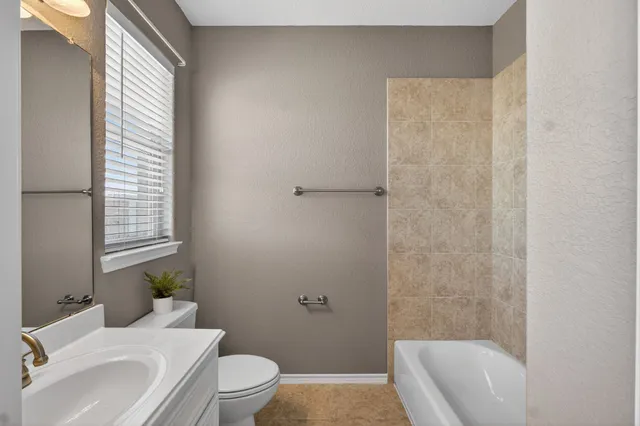 $200,000 | 320 Cathedral Square, Beaumont, TX 77701