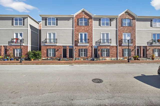 $200,000 | 320 Cathedral Square, Beaumont, TX 77701