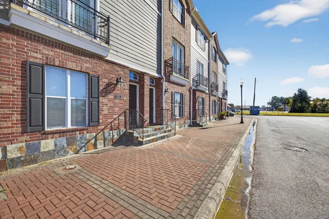 $200,000 | 320 Cathedral Square, Beaumont, TX 77701