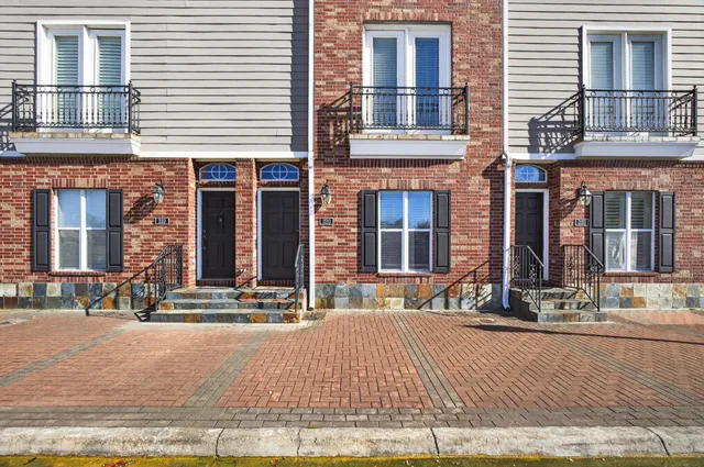 $200,000 | 320 Cathedral Square, Beaumont, TX 77701