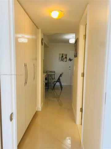 a en suite bathroom with a shower