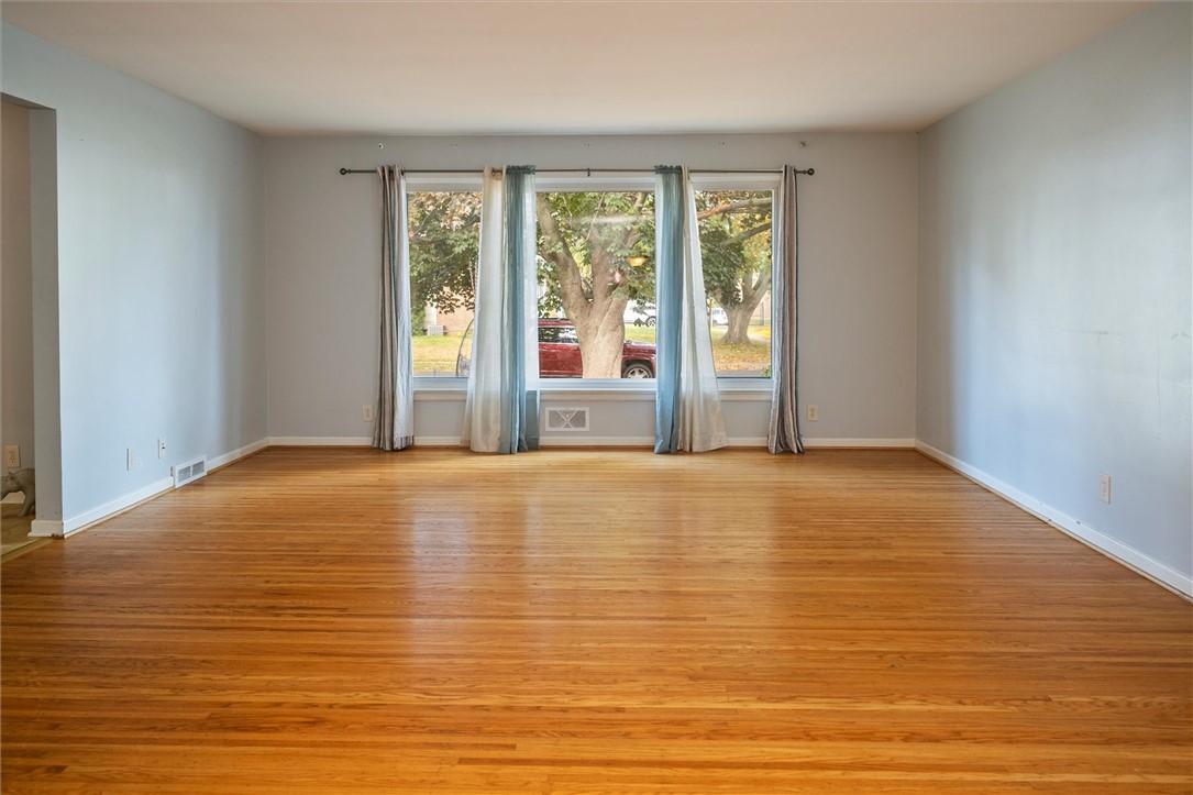 433 Long Acre Road Irondequoit, NY 14621 - Photo 15 of 34