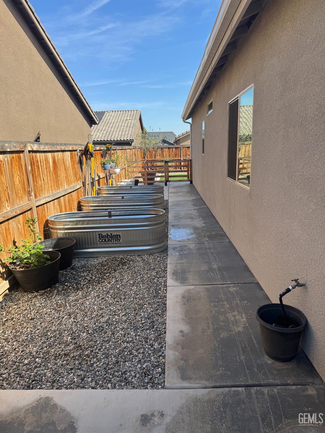 Undisclosed Address Shafter, CA 93263 - Photo 43 of 46 a view of entryway and hall