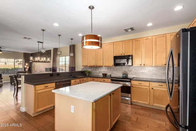 $728,586 | 1310 East Parkview Drive, Gilbert, AZ 85295