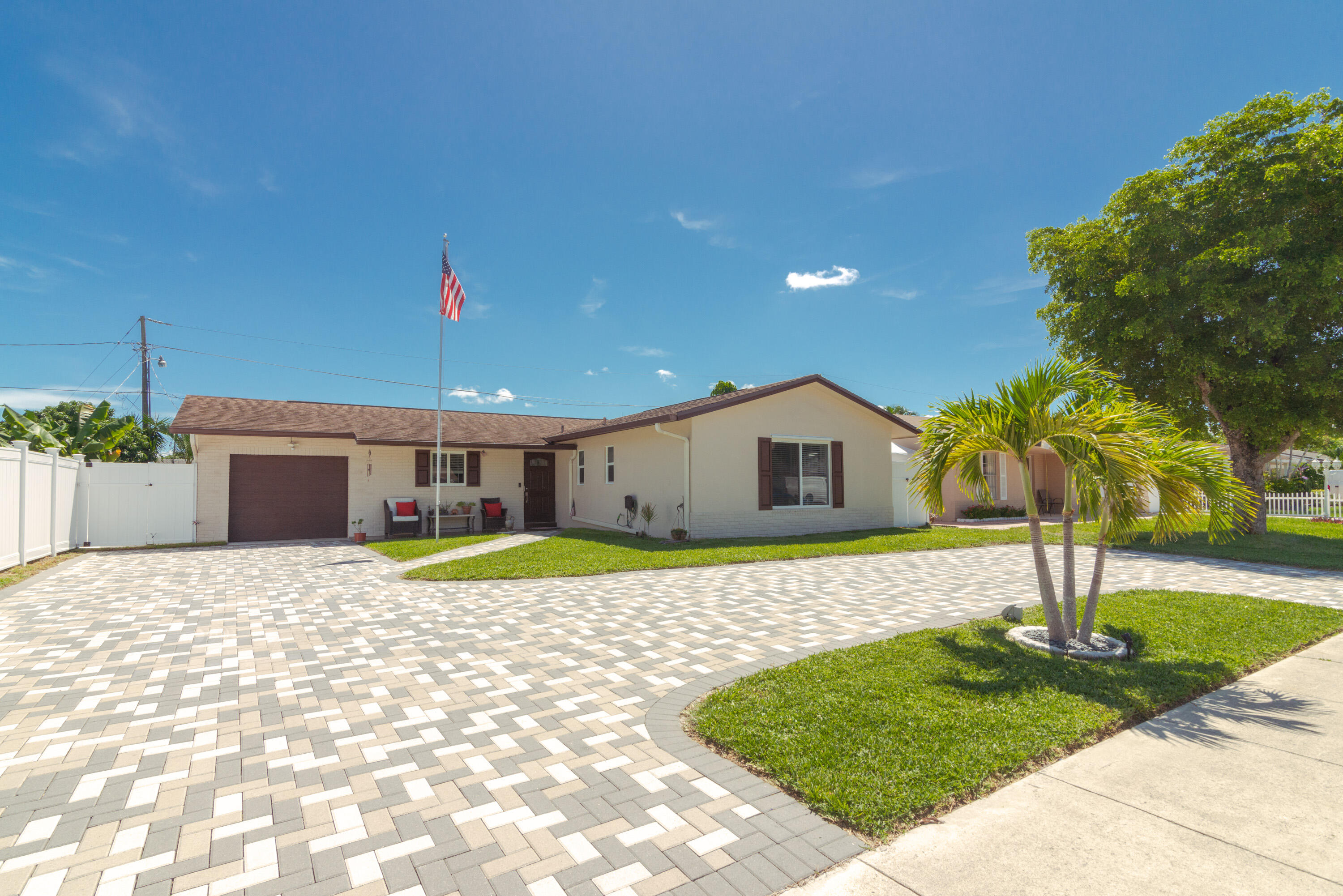 9628 Southwest 1st Place Boca Raton, FL 33428 - Photo 2 of 35 boca-17