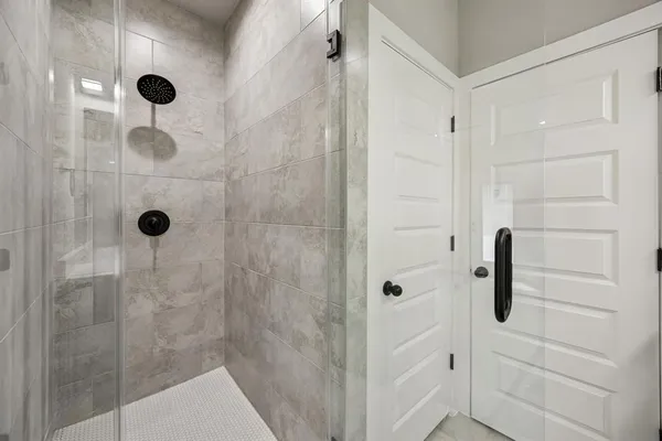 $2,300 | 3703 York Street, Dallas, TX 75210