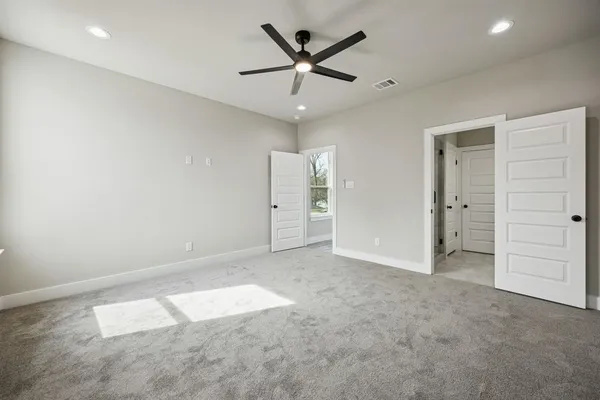 $2,300 | 3703 York Street, Dallas, TX 75210