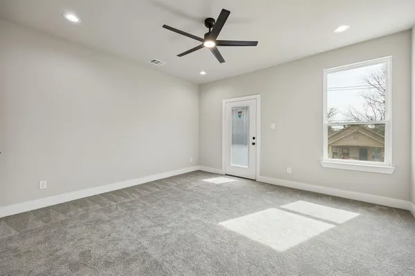 $2,300 | 3703 York Street, Dallas, TX 75210