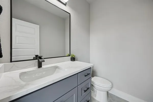 $2,300 | 3703 York Street, Dallas, TX 75210